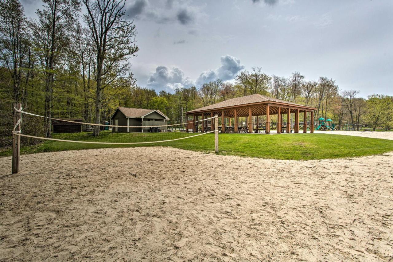 Poconos Vacation Home Walk To Locust Lake! Pocono Lake Exterior foto